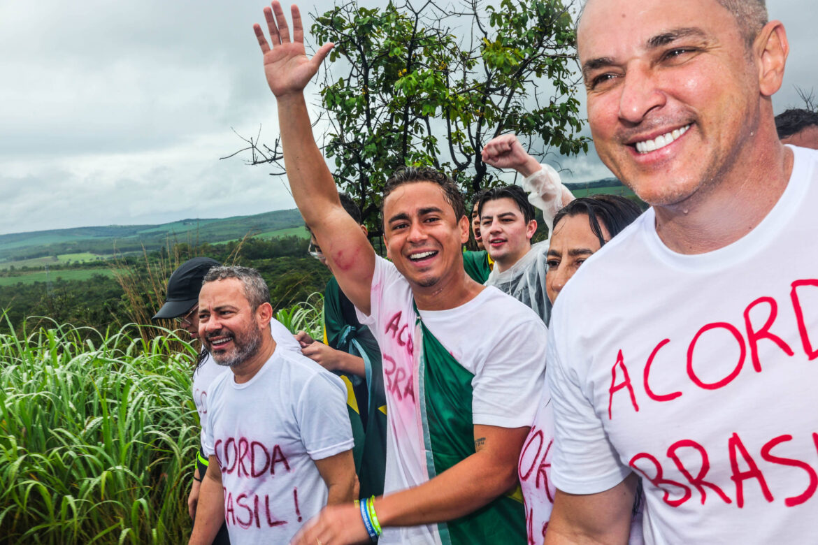 flavio-bolsonaro-diz-que-nikolas-nao-quer-ser-candidato-ao-governo-de-minas-gerais