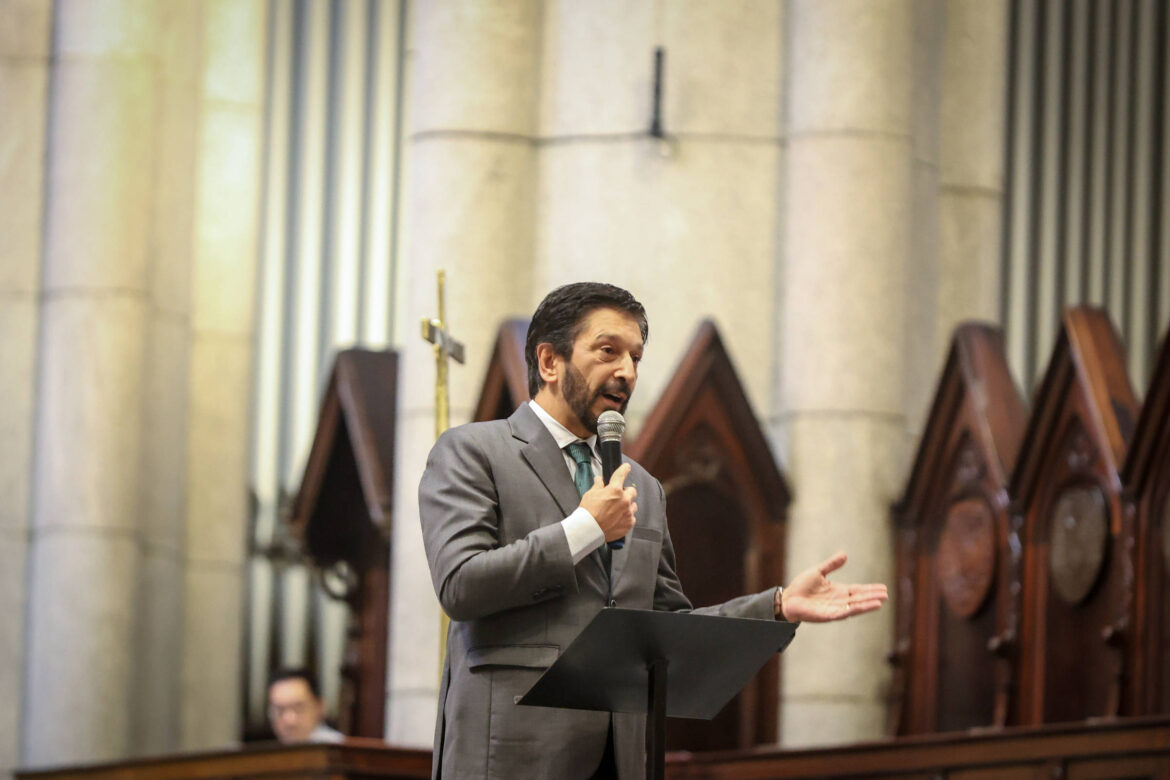 gestao-nunes-volta-a-confrontar-tcm-e-reclama-de-atraso-em-contrato-do-theatro-municipal