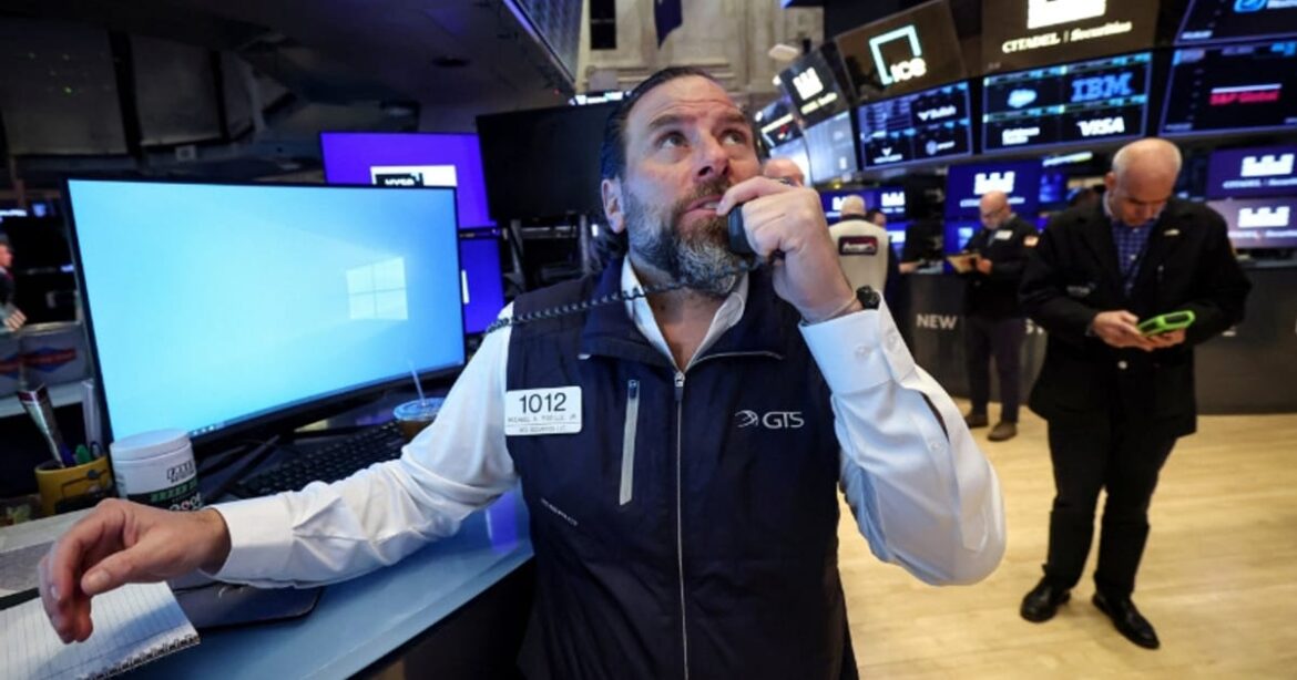 wall-street-despenca-conforme-baixa-de-acoes-de-tecnologia-se-estende-por-receio-sobre-ia