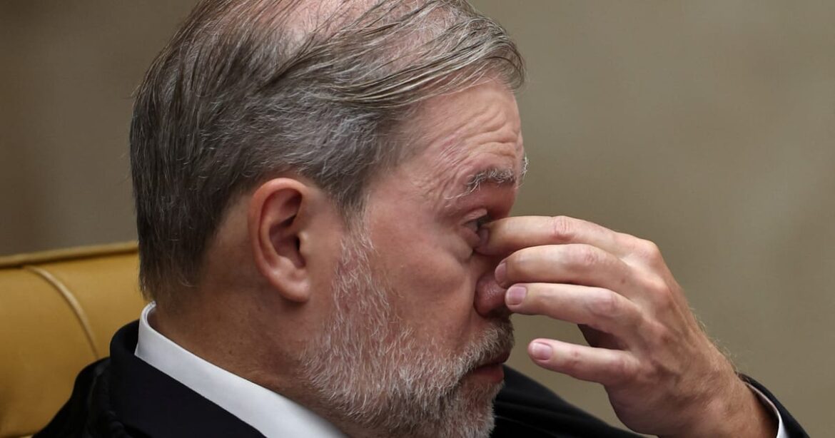 pressionado,-toffoli-deixa-relatoria-do-caso-master-e-supremo-valida-atos-praticados-pelo-ministro