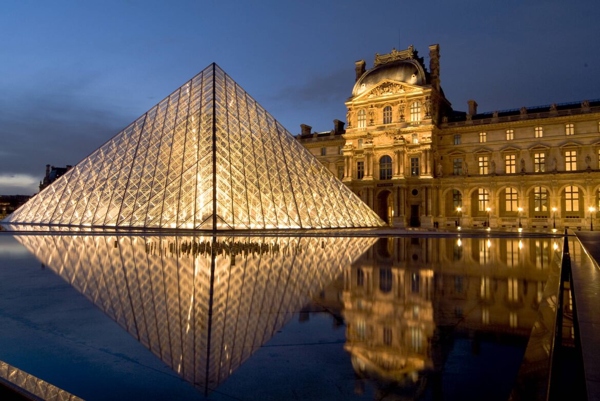 louvre:-nove-pessoas-sao-presas-por-fraude-milionaria-na-bilheteria