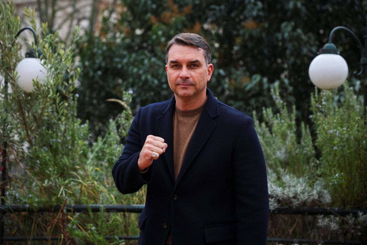 flavio-bolsonaro-e-aconselhado-a-'jogar-parado'-e-evita-explorar-caso-toffoli