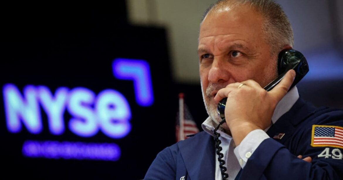 wall-street-caminha-para-perdas-semanais,-com-quedas-em-tecnologia-compensando-alivio-inflacionario