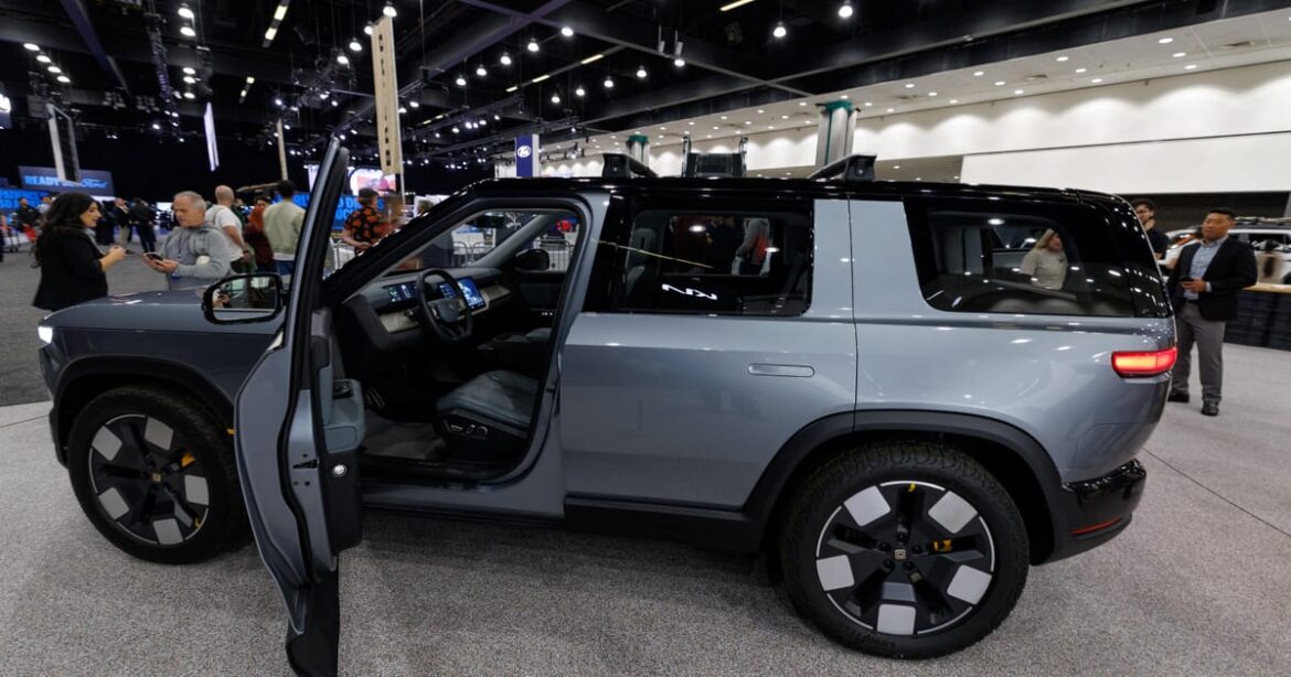 acoes-da-rivian-disparam-com-previsao-de-entrega-de-veiculos-eletricos-ajudadas-por-lancamento-de-suv-acessivel