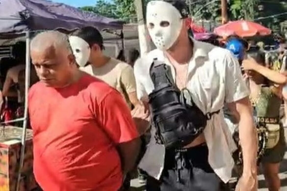 de-jason-a-capitao-america:-policiais-fantasiados-prendem-ladroes-em-bloquinho
