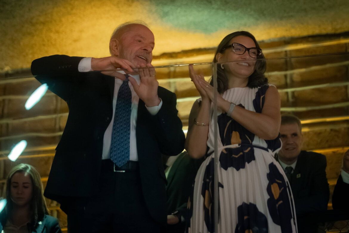 lula-vai-ao-rio-para-desfile-em-sua-homenagem-com-aliados-divididos-e-sob-alerta-do-tse