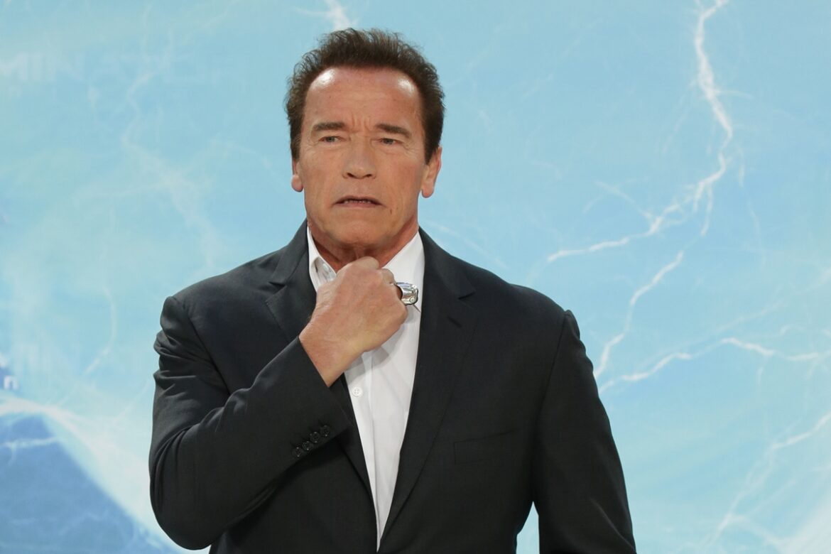 veja-qual-comida-arnold-schwarzenegger-serve-as-netas-e-aos-animais