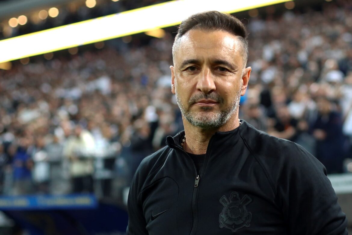 ex-corinthians-e-flamengo,-vitor-pereira-assume-comando-de-time-ingles