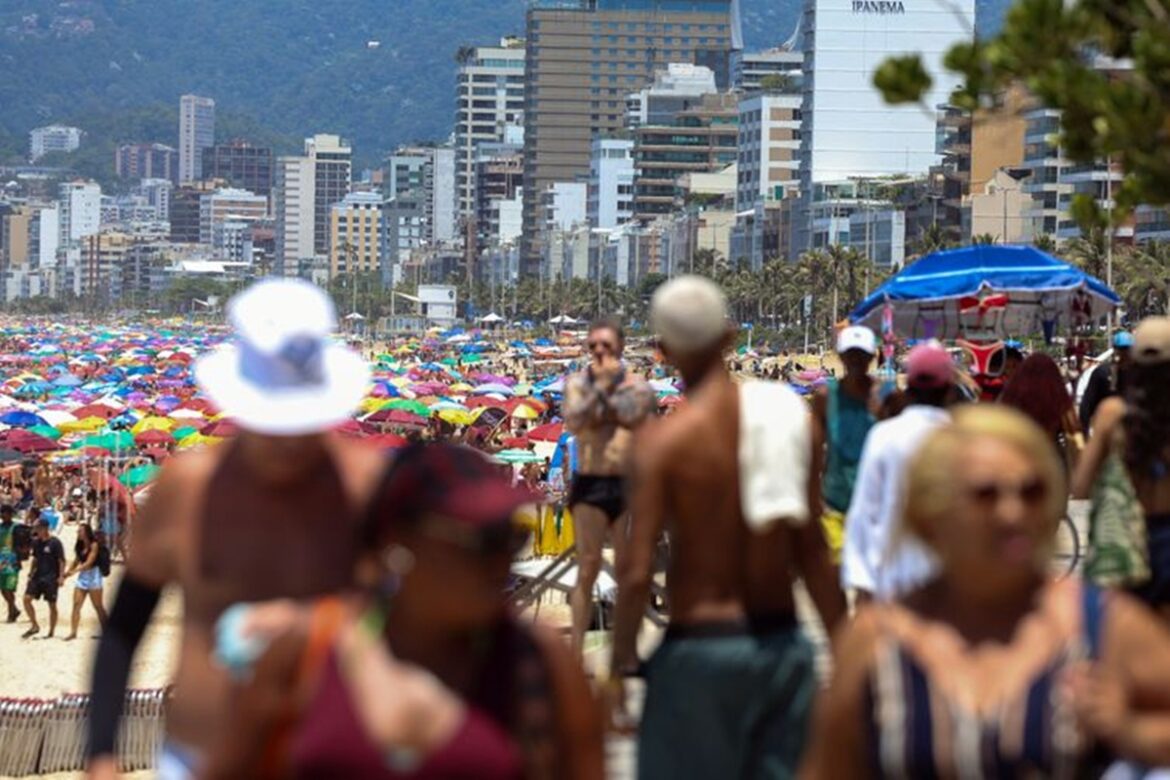 clima-de-verao-aquece-o-domingo-de-carnaval-pelo-pais;-confira