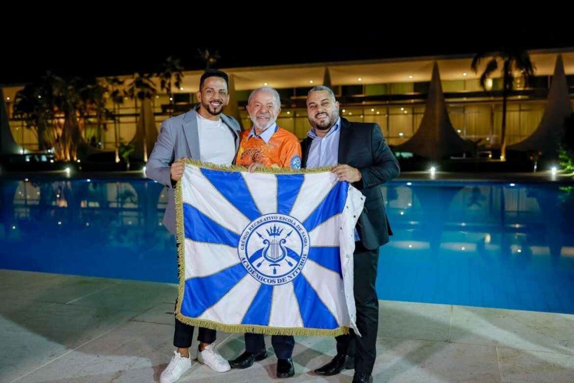 homenagem-a-lula-leva-politica-para-a-sapucai-e-deixa-pt-e-oposicao-em-alerta