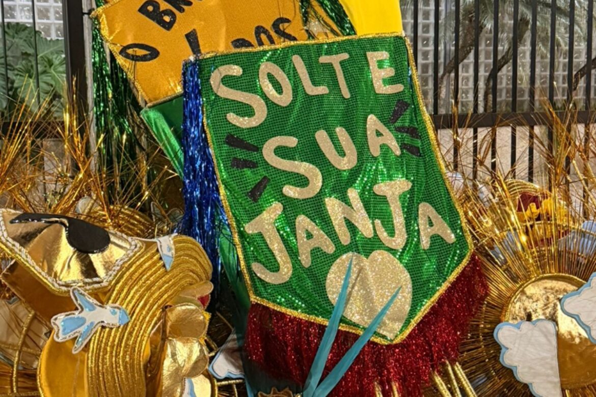 solte-sua-janja,-diz-fantasia-de-escola-que-homenageia-lula-no-rio