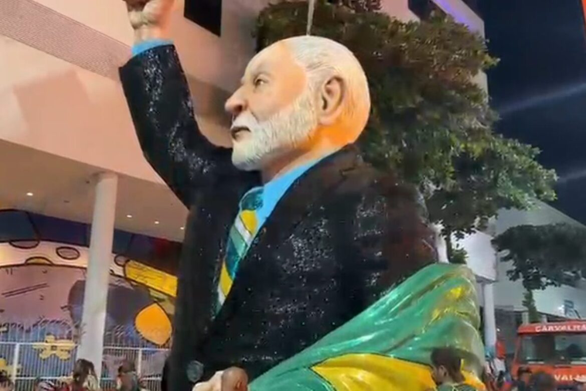 desfile-pro-lula-na-sapucai-repercute-na-imprensa-internacional.-veja