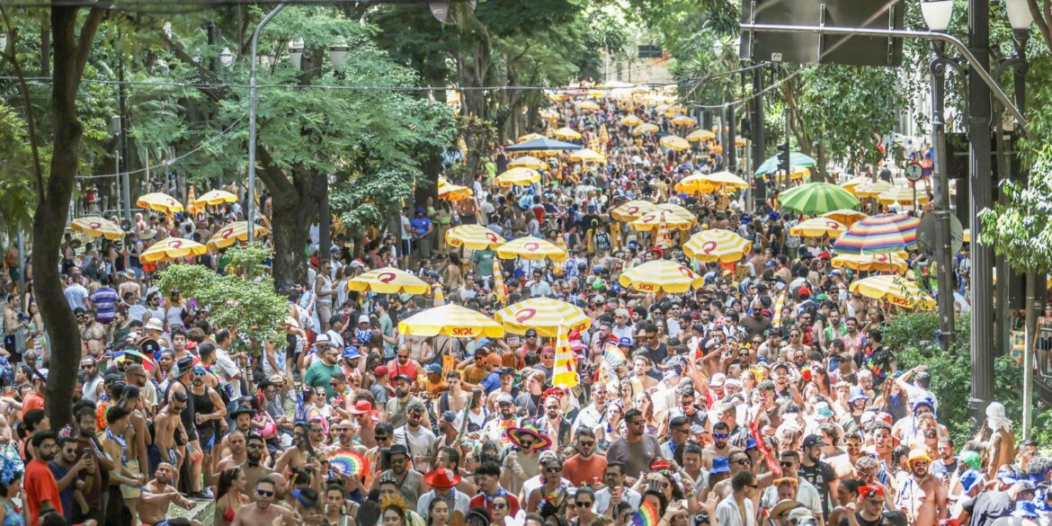 sp:-carnaval-tem-galo-da-madrugada,-cerca-frango-e-carna-black-ritmo