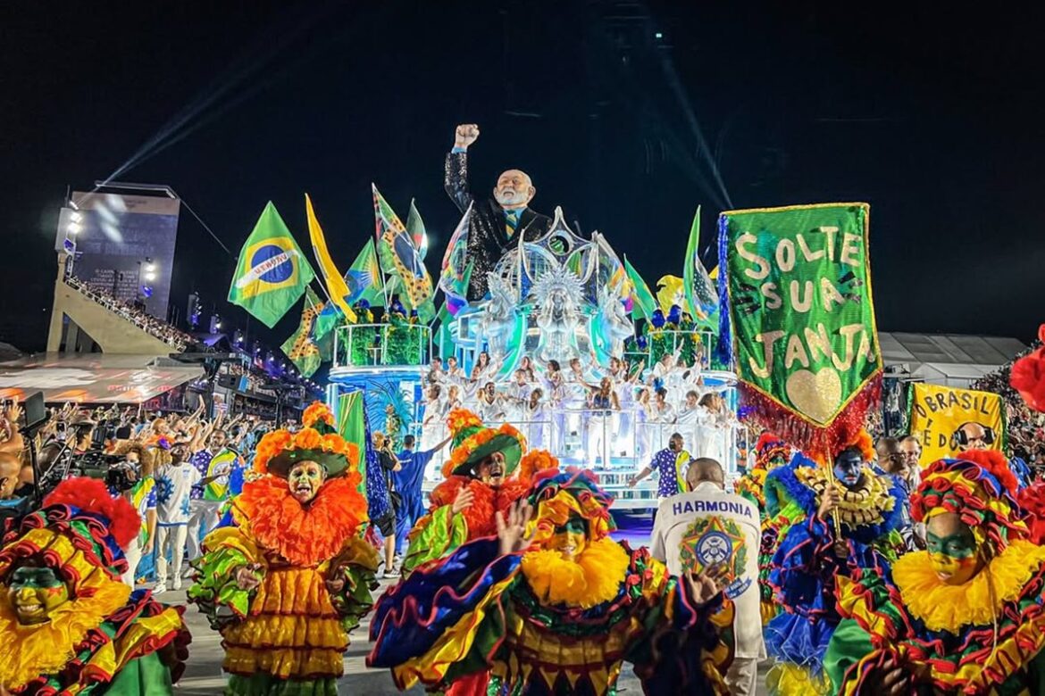 sem-janja,-apenas-dois-familiares-de-lula-desfilaram-na-sapucai
