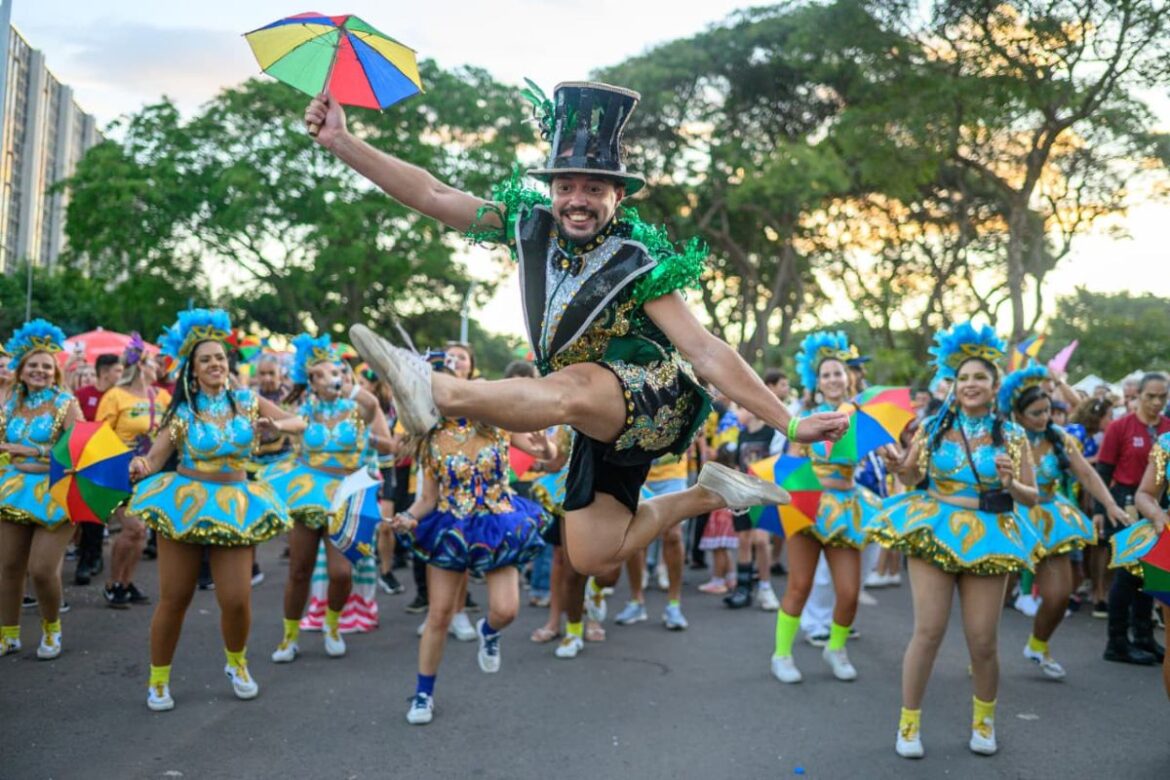 carnaval:-terca-feira-e-feriado-ou-ponto-facultativo?-tire-sua-duvida