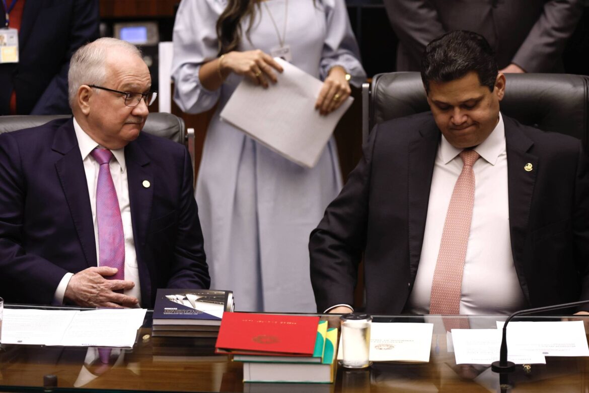 alcolumbre-teme-precedente-perigoso-e-nao-deve-aceitar-impeachment-de-toffoli,-dizem-aliados