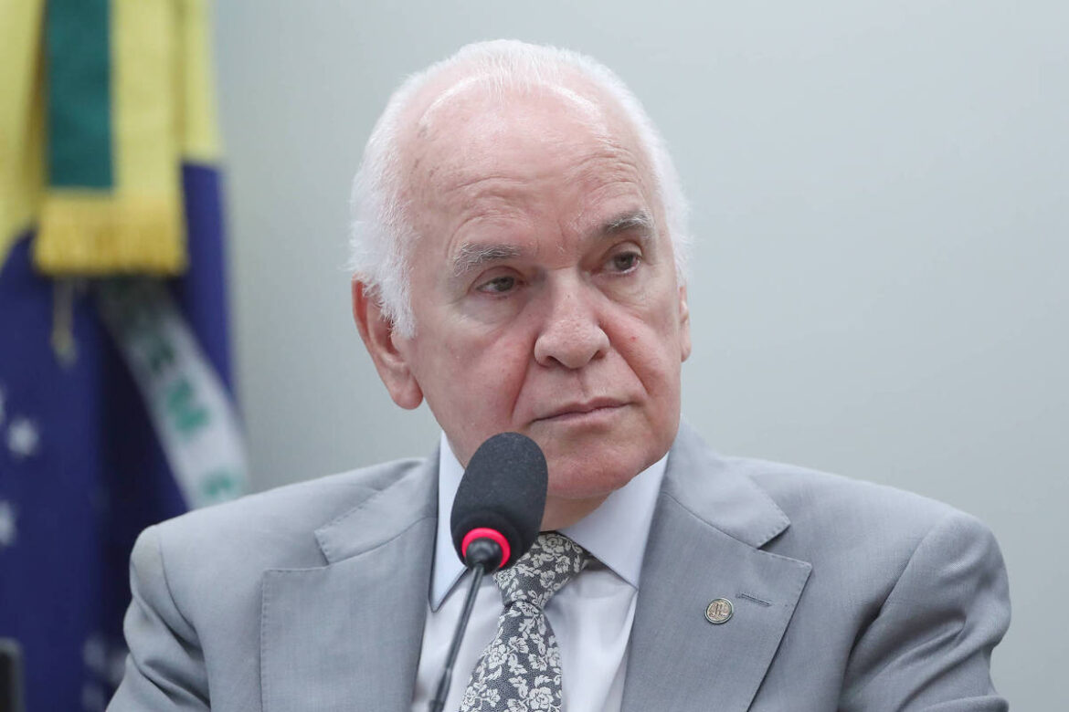 desfile-sobre-lula-teve-deboche-criminoso-contra-fe-crista,-diz-presidente-da-frente-evangelica