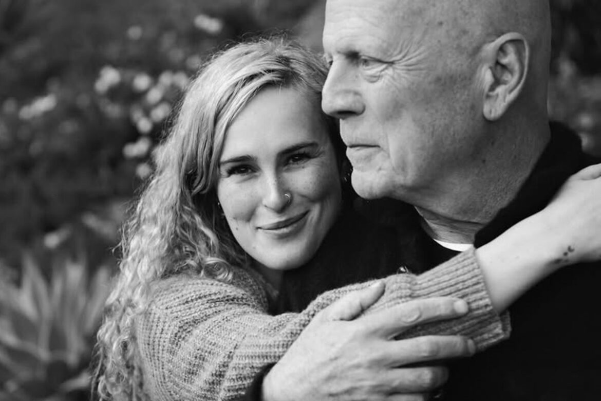 filha-de-bruce-willis-revela-que-tem-4-empregos-para-sustentar-a-filha