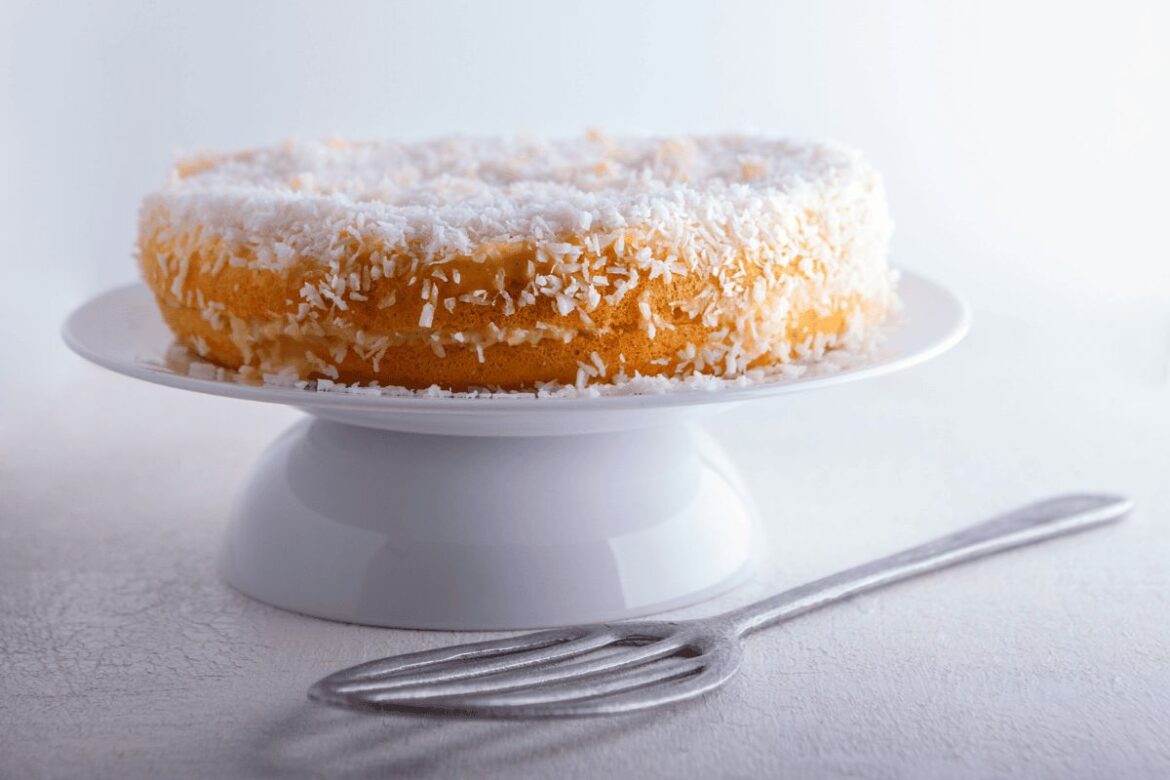 bolo-de-mandioca-com-coco-na-airfryer-facil-e-umido