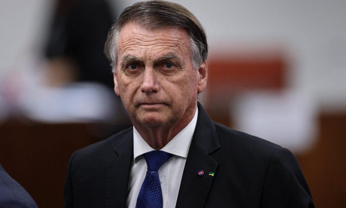 o-que-bolsonaro-achou-da-homenagem-a-lula-no-carnaval-do-rio