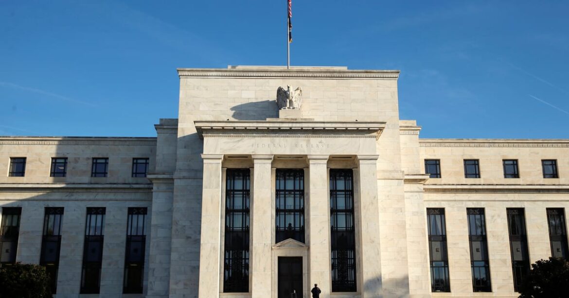 kashkari,-do-fed,-diz-que-comentarios-de-hassett-sobre-pesquisadores-do-banco-sao-novo-ataque-a-independencia