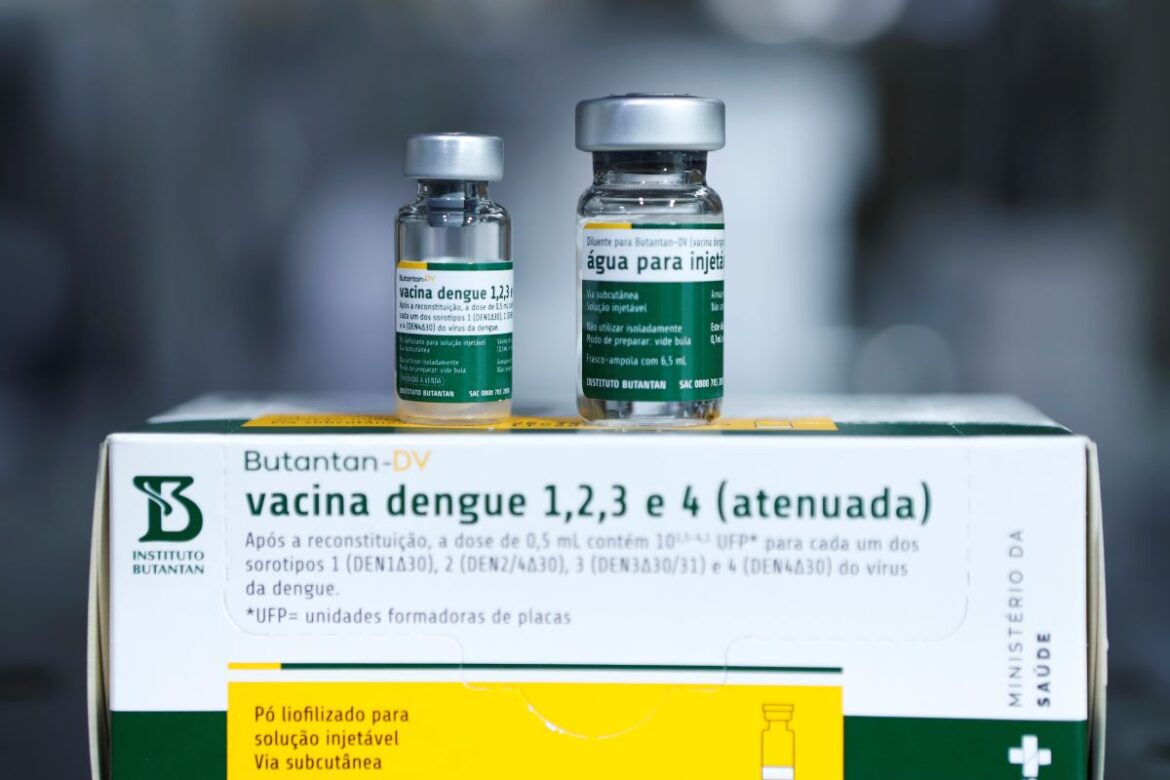 df-recebe-vacina-da-dengue-em-dose-unica-e-inicia-imunizacao