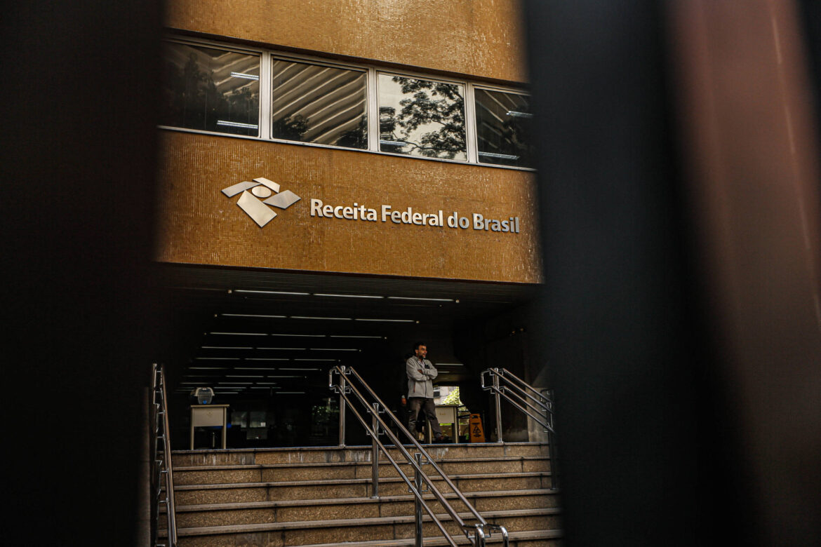 pf-intima-a-depor-sindicalista-da-receita-que-criticou-inquerito-no-stf