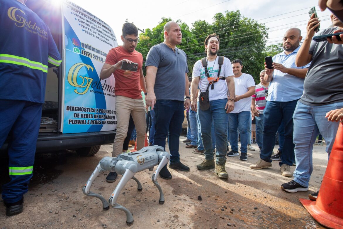 abilio-e-denunciado-por-sobrepreco-de-r$-5-milhoes-em-aluguel-de-robos-cachorros