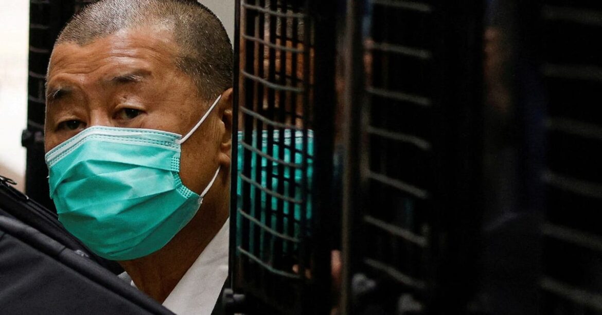 tribunal-de-hong-kong-anula-condenacao-por-fraude-de-jimmy-lai,-critico-da-china