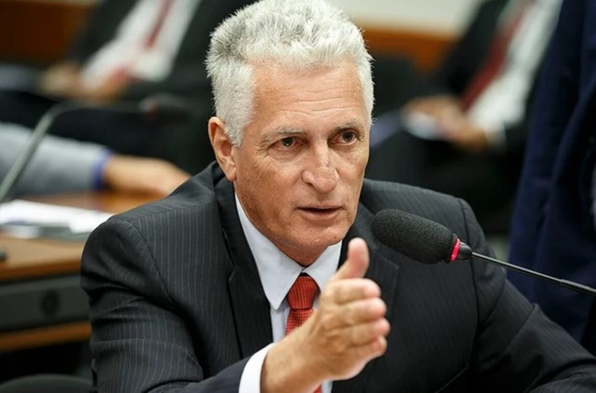 cpmi-do-inss:-deputado-do-pt-admite-soco-em-colega-e-pede-desculpas.-video