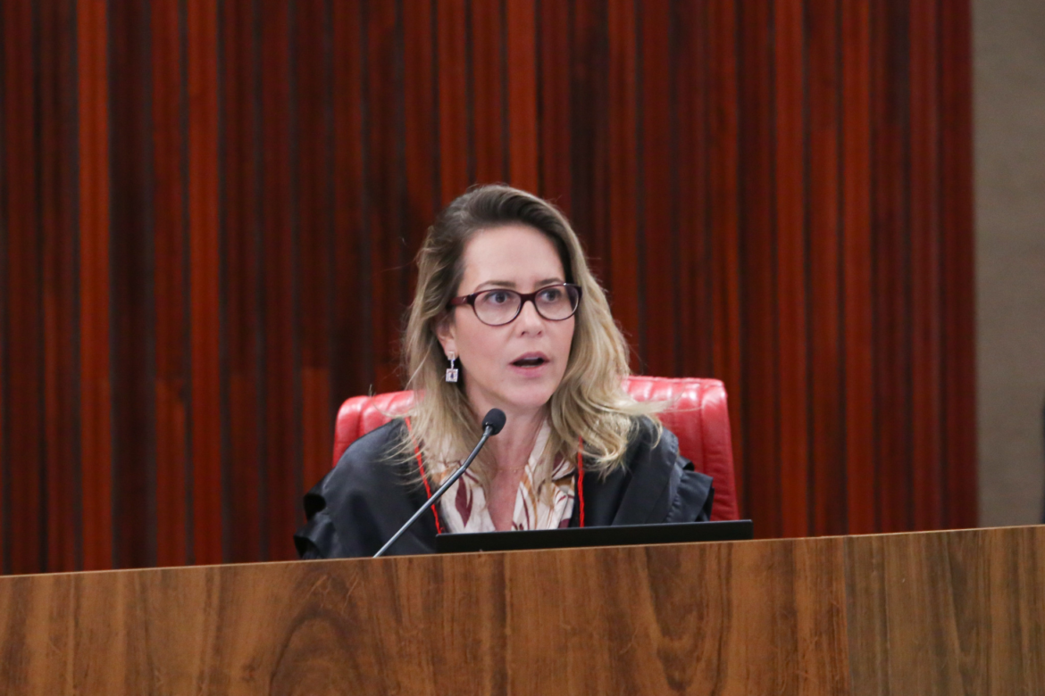 ex-advogada-de-lula-e-contratada-para-equipe-de-campanha-de-flavio-bolsonaro