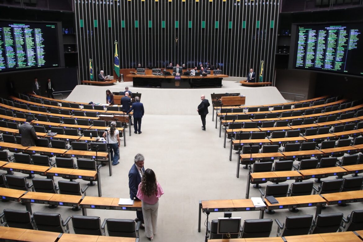 camara-aprova-projeto-que-pode-punir-crimes-da-ditadura-atualmente