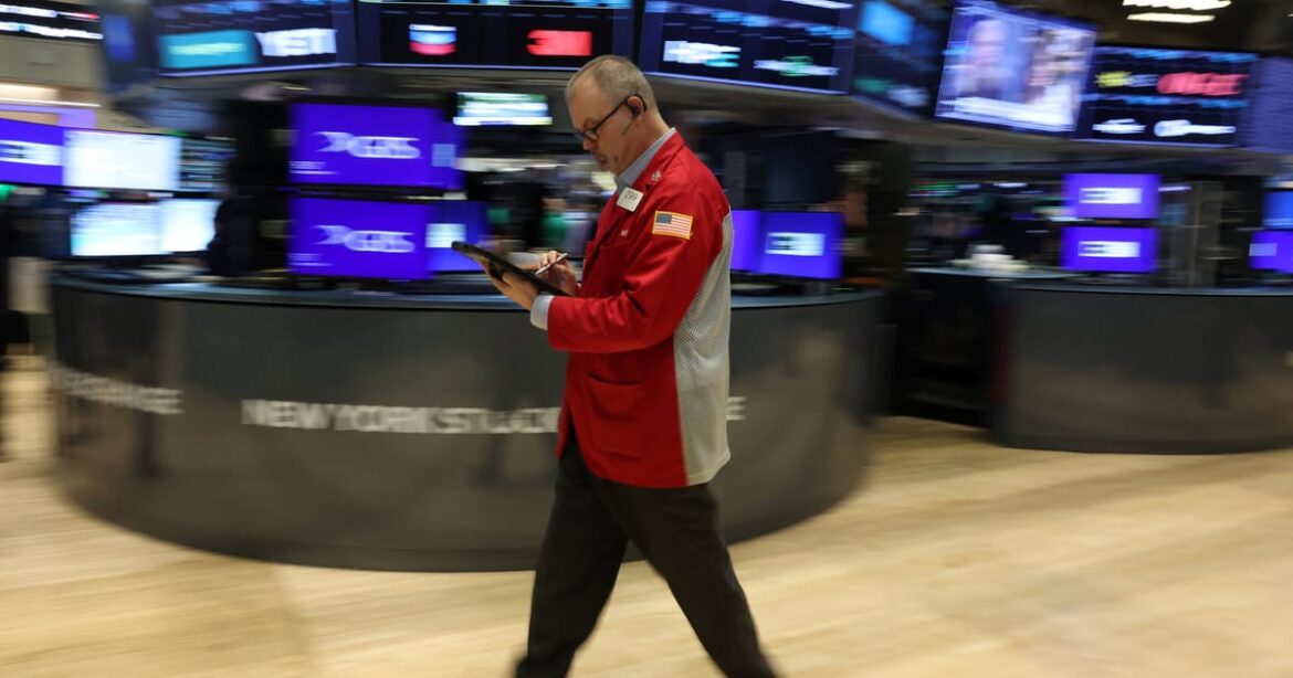 wall-street-abre-em-baixa-enquanto-investidores-avaliam-riscos-da-guerra-no-oriente-medio