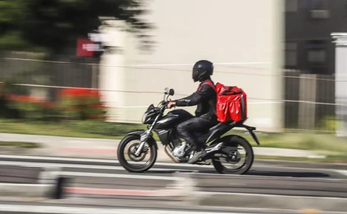 curitiba-pode-obrigar-apps-a-criar-pontos-de-apoio-para-motoristas-e-entregadores