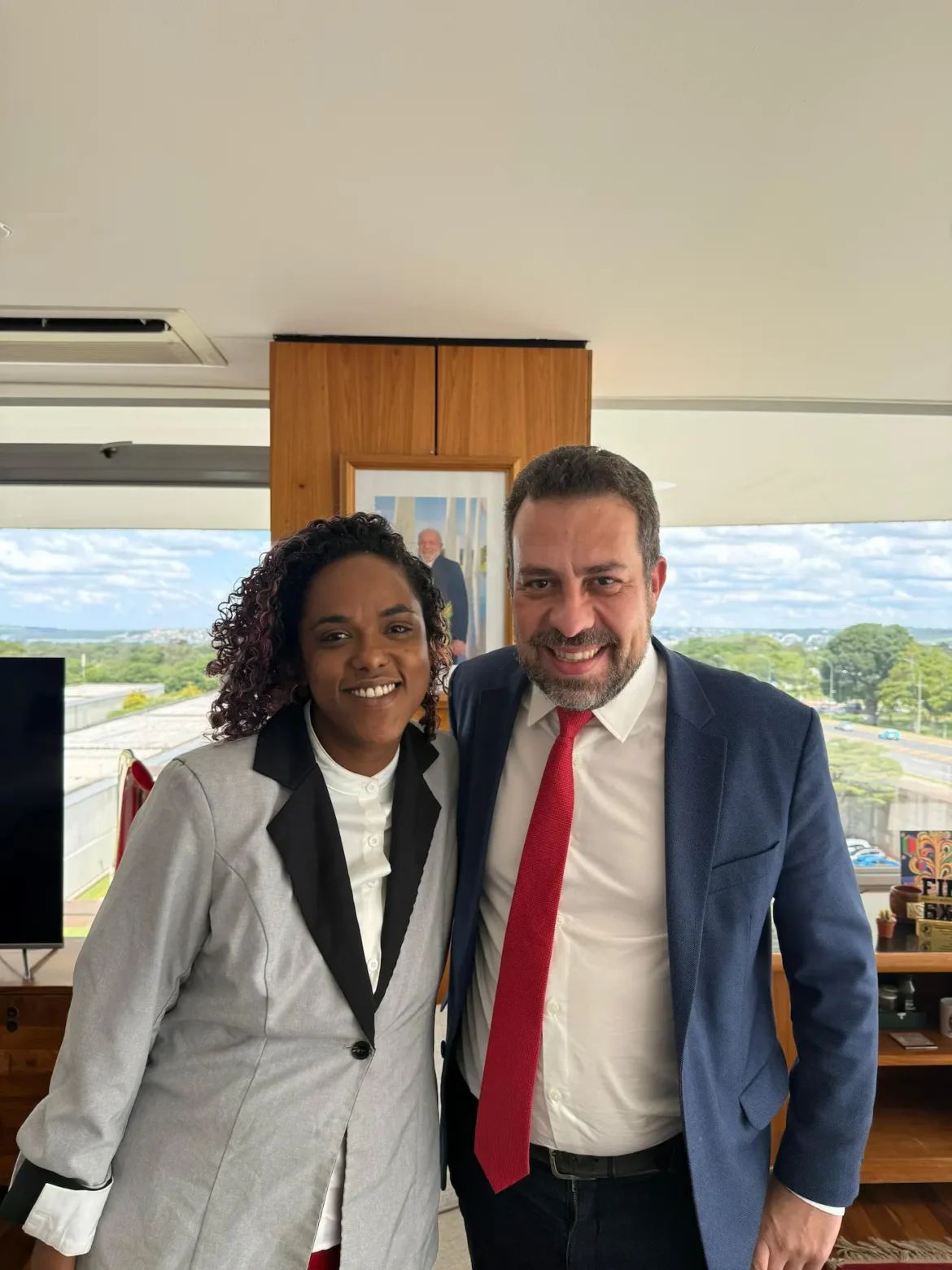 dani-monteiro-vai-a-brasilia-e-aposta-no-primeiro-voto-como-ato-de-consciencia