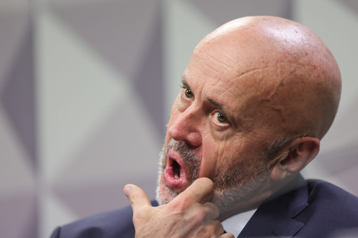 preso,-careca-do-inss-sente-falta-da-esposa-e-e-pressionado-a-delatar
