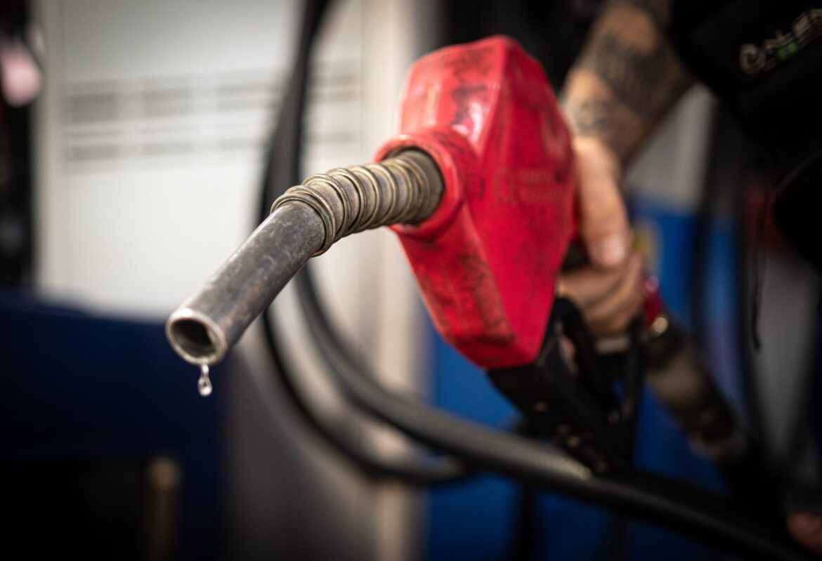preco-da-gasolina-sobe-no-df;-sindicato-culpa-guerra-no-ira