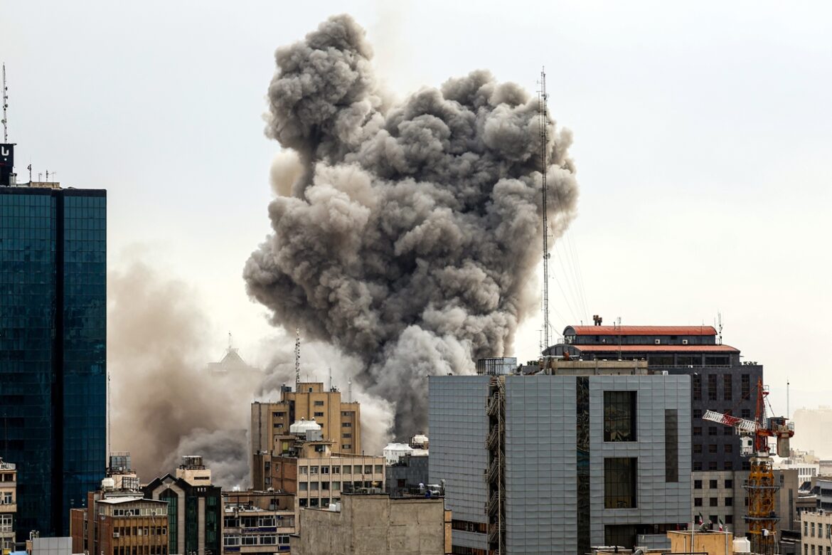 israel-faz-ataque-com-cacas-no-ira-e-mata-lider-do-hezbollah-no-libano