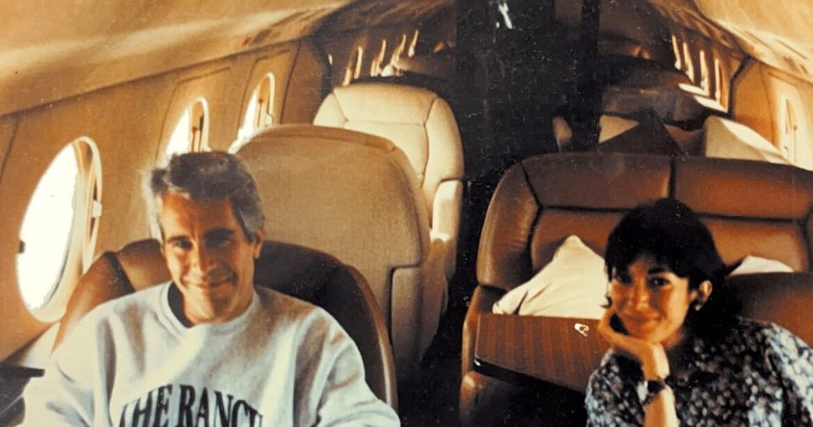 departamento-de-justica-divulga-entrevistas-do-fbi-nos-arquivos-de-epstein-com-mulher-que-fez-alegacoes-contra-trump