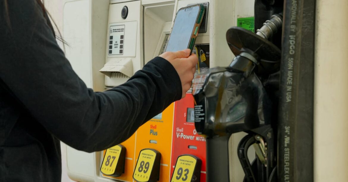 eua-avaliam-acao-no-mercado-futuro-de-petroleo-para-combater-picos-de-precos,-diz-autoridade-da-casa-branca