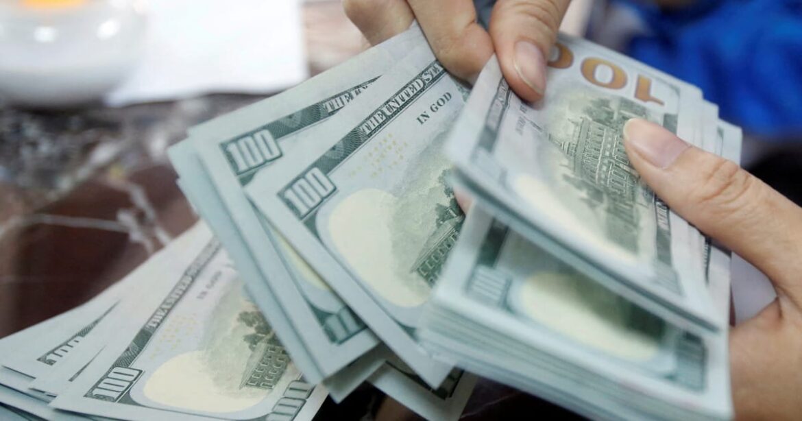 dolar-sobe-mais-de-1%-no-brasil-em-novo-dia-de-busca-global-por-seguranca