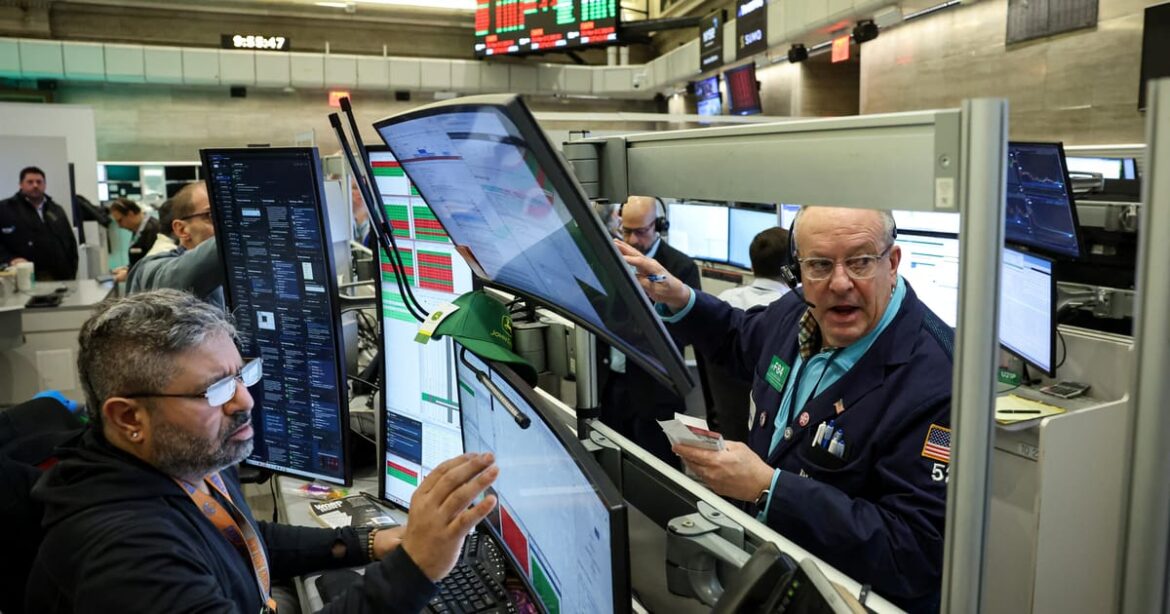 wall-st-abre-em-baixa-sob-peso-de-turbulencia-no-oriente-medio-e-relatorio-de-empregos-fraco