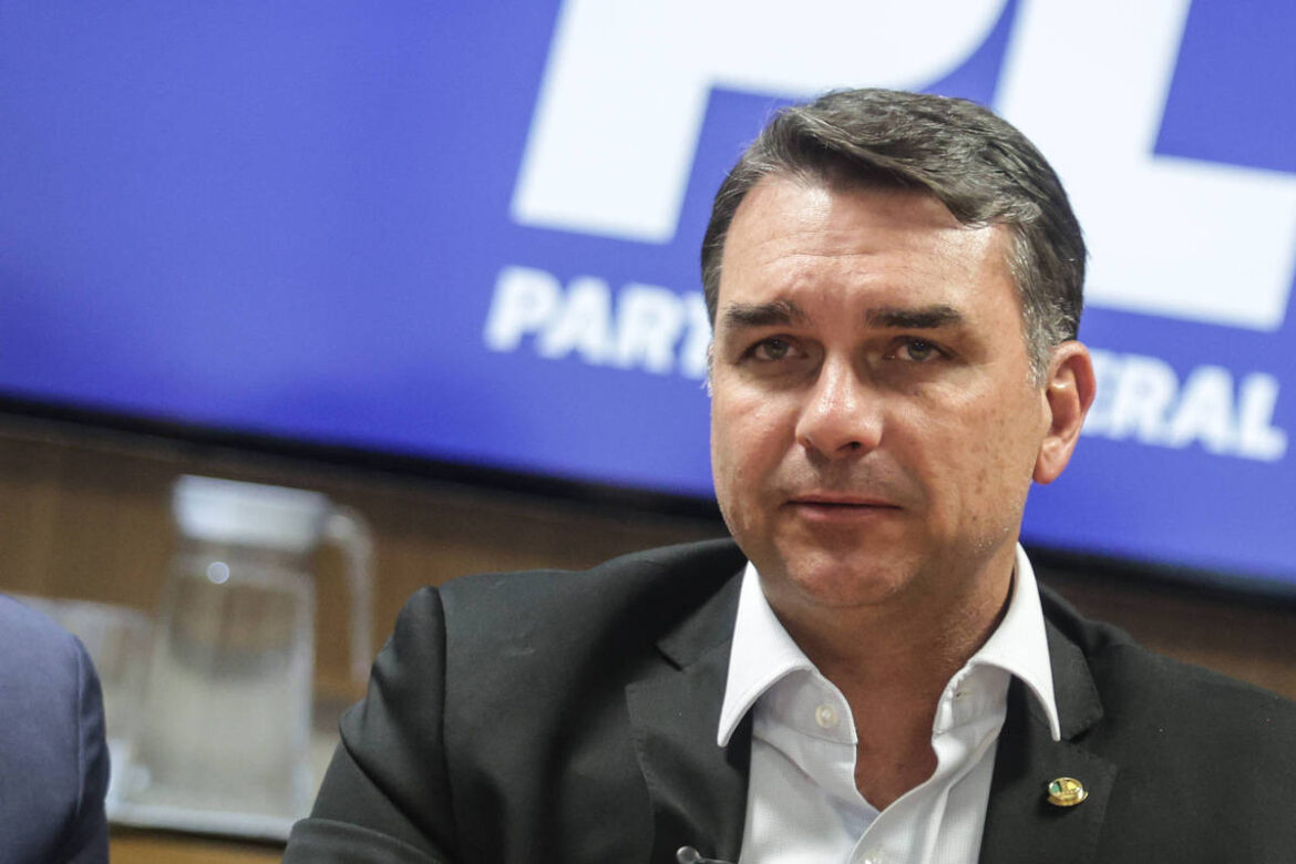 caso-da-'rachadinha'-de-flavio-bolsonaro-foi-encerrado-com-perguntas-nao-respondidas
