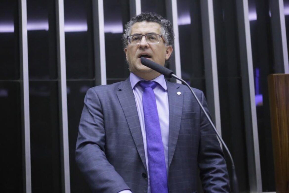 petistas-reagem-a-decisao-de-dino-sobre-quebra-de-sigilos-na-cpmi