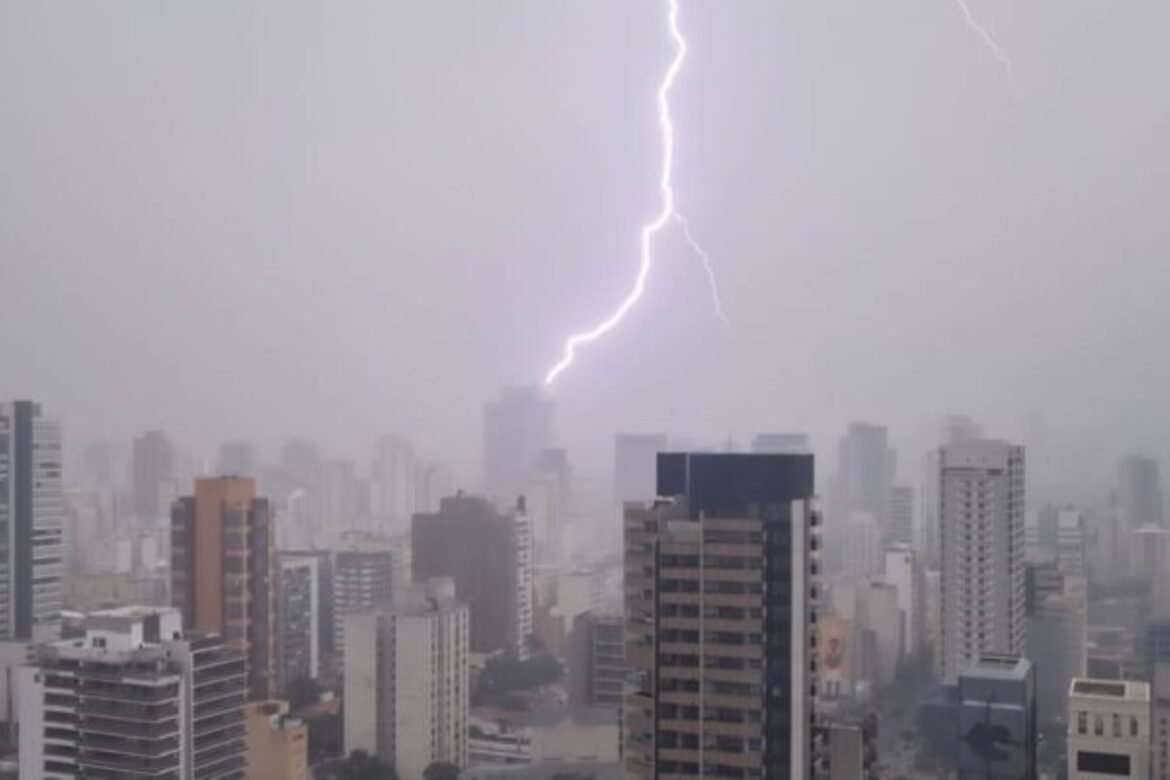 inmet-emite-alerta-para-perigo-de-chuvas-intensas-na-noite-desta-sexta
