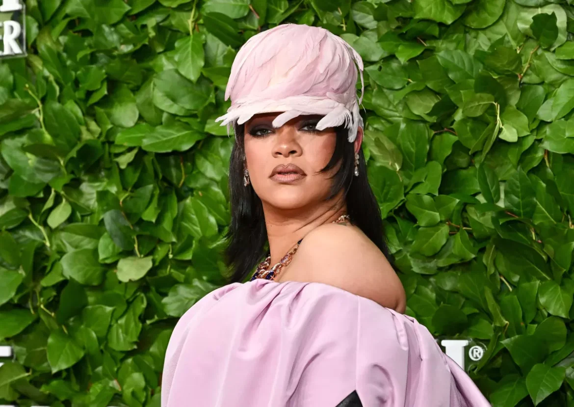 mulher-e-presa-apos-disparar-tiros-contra-casa-de-rihanna-em-beverly-hills