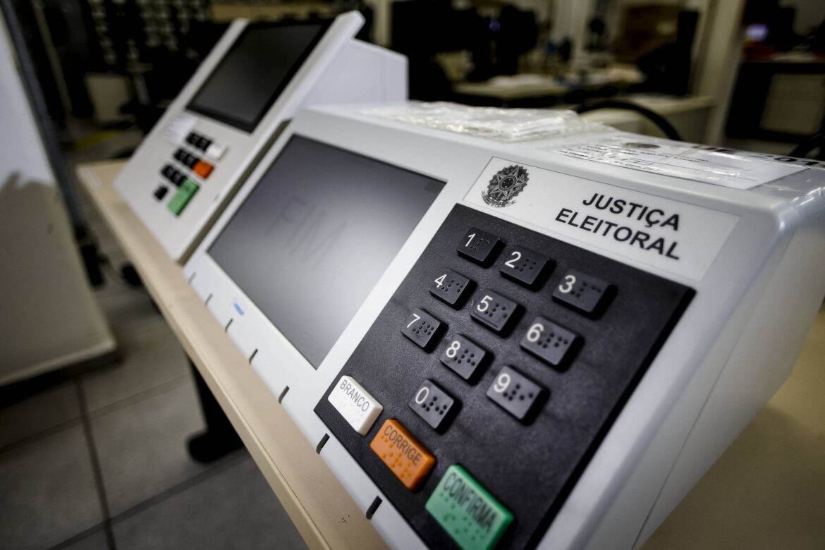 datafolha:-maioria-dos-brasileiros-se-informa-sobre-politica-por-programas-de-tv-e-redes-sociais