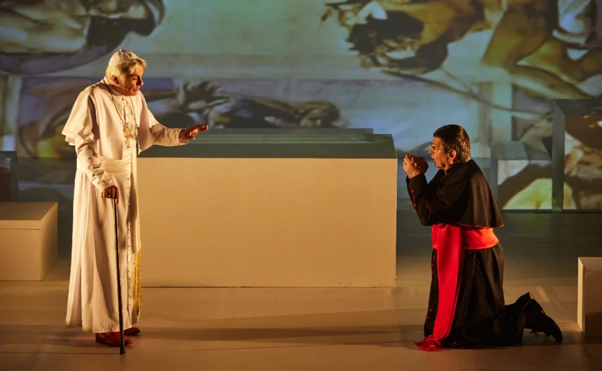 dois-papas-leva-debate-sobre-fe,-poder-e-polarizacao-ao-festival-de-curitiba