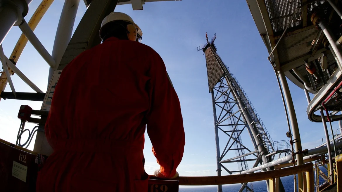 petroleo-em-alta-volatilidade:-como-investidores-profissionais-estao-se-posicionando-diante-do-choque-de-energia
