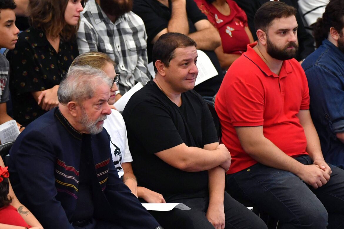 lula-conversa-com-filho-e-pede-que-ele-'puxe-para-si'-investigacao-e-nao-deixe-respingar-no-governo